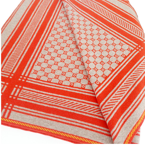 Плед жаккард &laquo;G&raquo; (св.беж и шиповник)