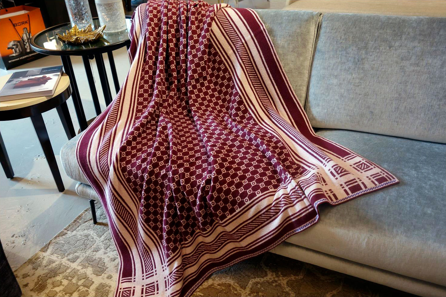 Плед жаккард &laquo;G&raquo; (св.розовый и бордо)