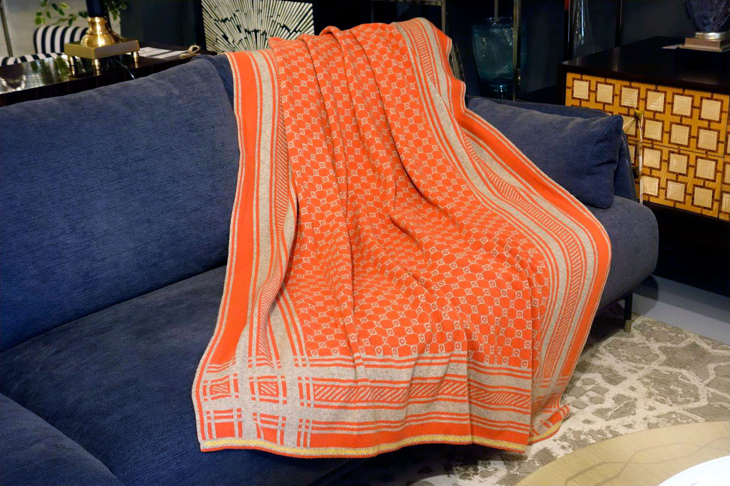 Плед жаккард &laquo;G&raquo; (св.беж и шиповник)