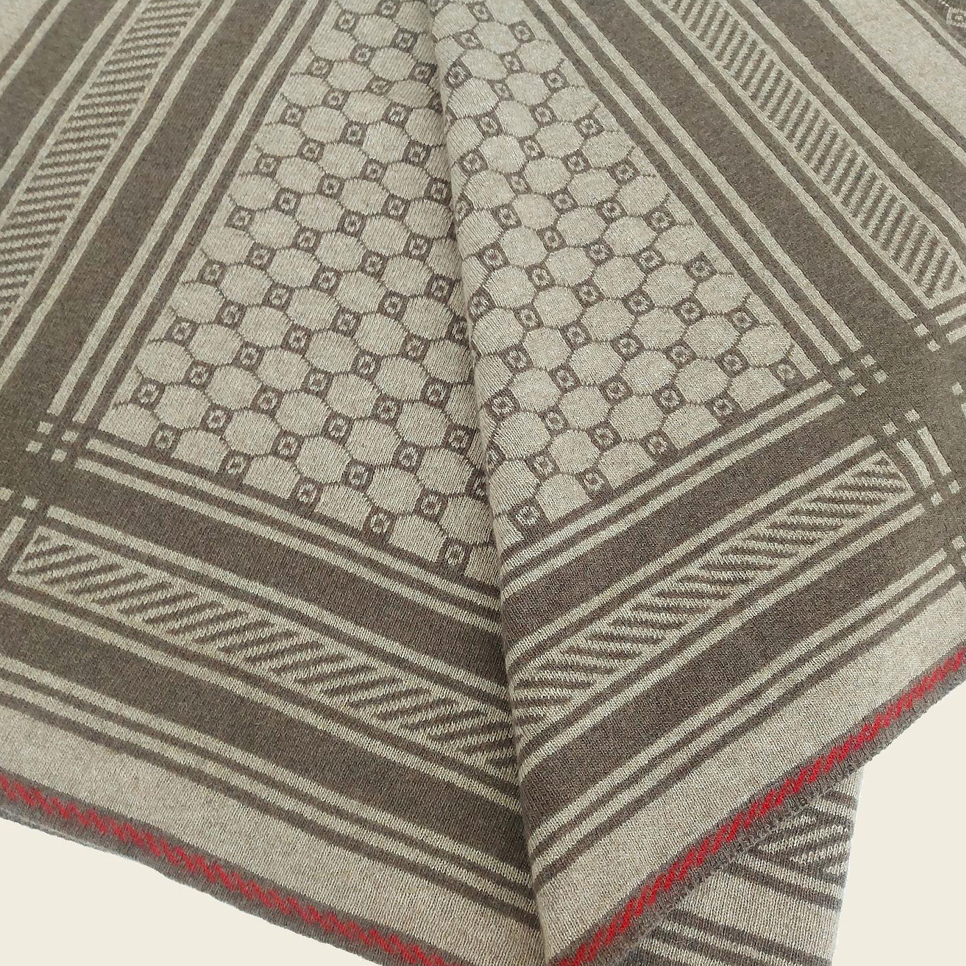 Плед жаккард &laquo;G&raquo; (св.беж и мокко)