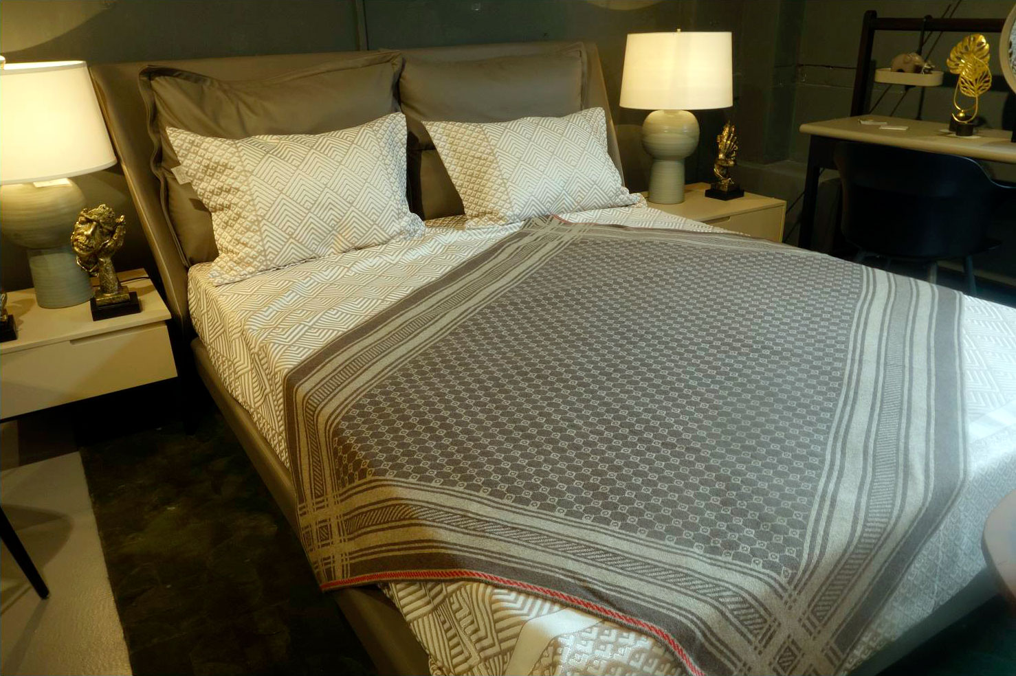 Плед жаккард &laquo;G&raquo; (св.беж и мокко)